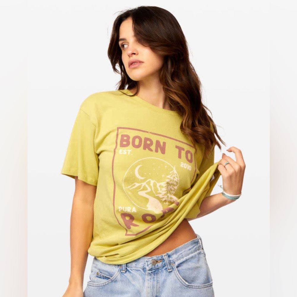 PURA VIDA PURAVIDA BORN TO ROAM CREW TEE LARGE oversized Yellow Graphic Tee - Picture 4 of 17